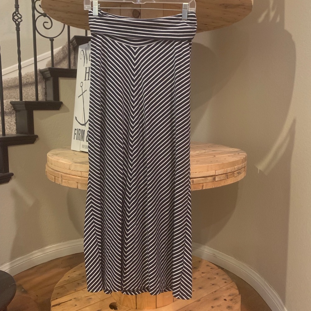 $$$ Maternity- Old Navy Maxi Skirt XS